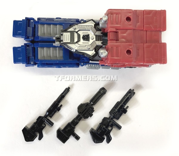 Review Siege Optimus Prime Voyager War For Cybertron  (35 of 45)